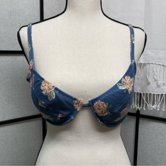 EUC Bikini swim top by Sun Streak Blue floral print. Size 12. - Picture 1 of 7